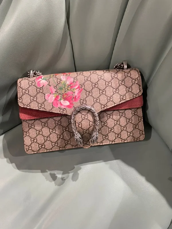 Gucci tote bags for women with a spacious interiorGucci Dionysus Beige GG Supreme Floral Print Medium Shoulder Bag