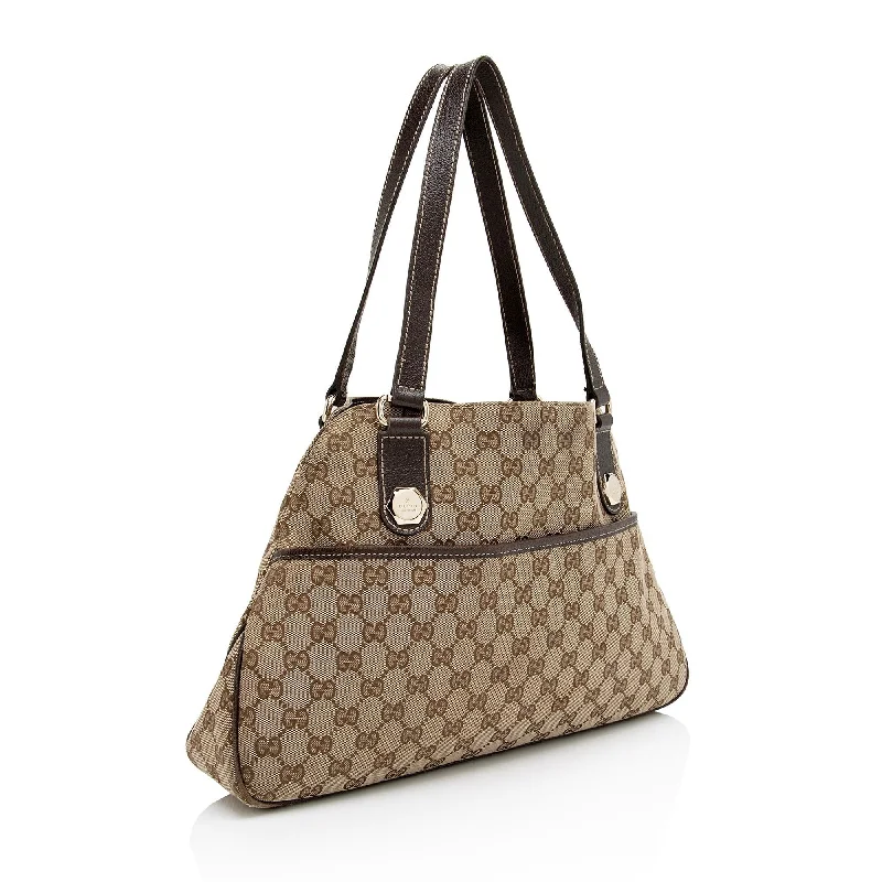 Gucci tote bags for women with a water - resistant coatingGucci GG Canvas Charmy Medium Tote (SHF-9IBSQc)