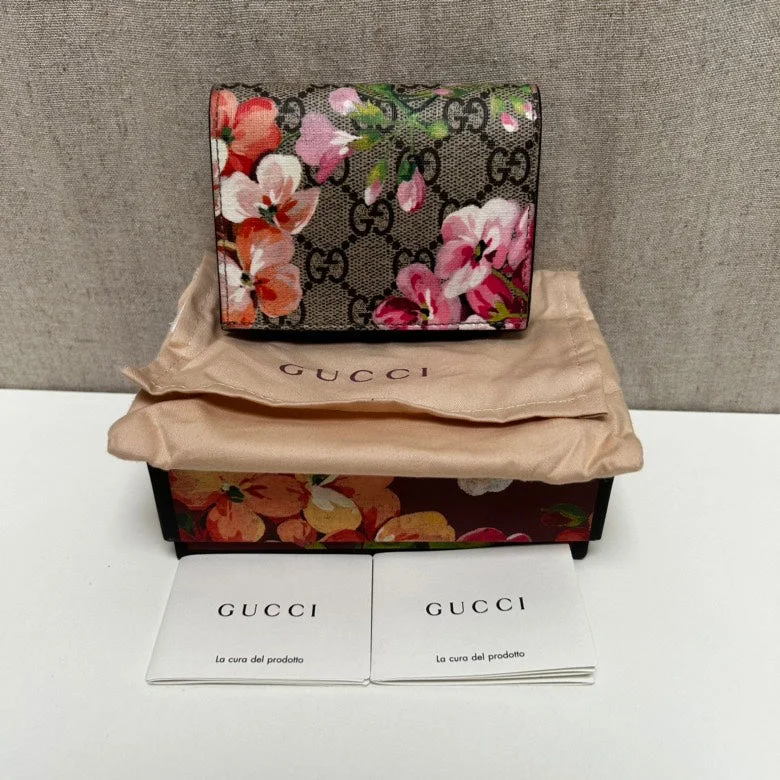 Small - sized Women Gucci shoulder bags for evening outingsGucci GG Blooms Beige Pink Canvas Small Purse