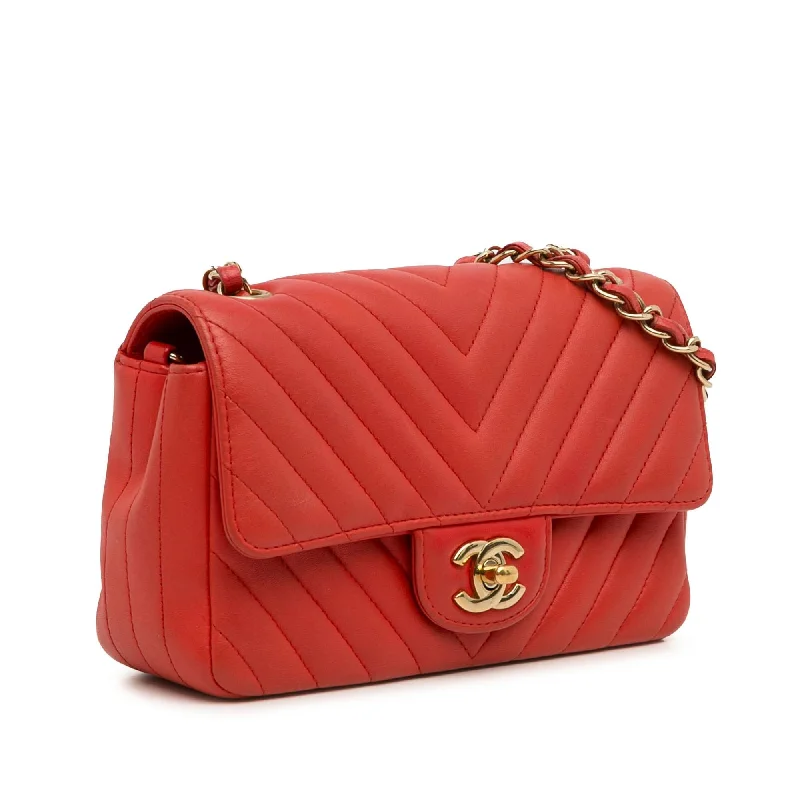 Chanel bags perfect for everyday elegChanel Mini Chevron Quilted Lambskin Rectangular Flap Bag (rXZBco)