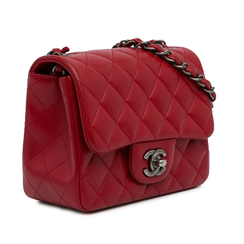 Chanel bags perfect for everyday elegChanel Mini Classic Lambskin Square Flap (Y5MHW4)