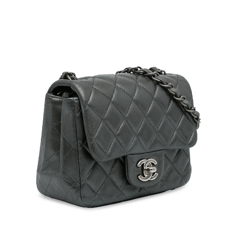 Chanel bags for women who appreciate fine craftsmanshipChanel Mini Classic Lambskin Square Single Flap (Lqr8P5)