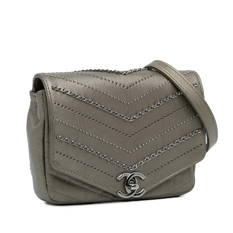 Chanel bags with adjustable chain strapsChanel Mini Embellished Calfskin Chevron Square Envelop Flap (dgzXFp)