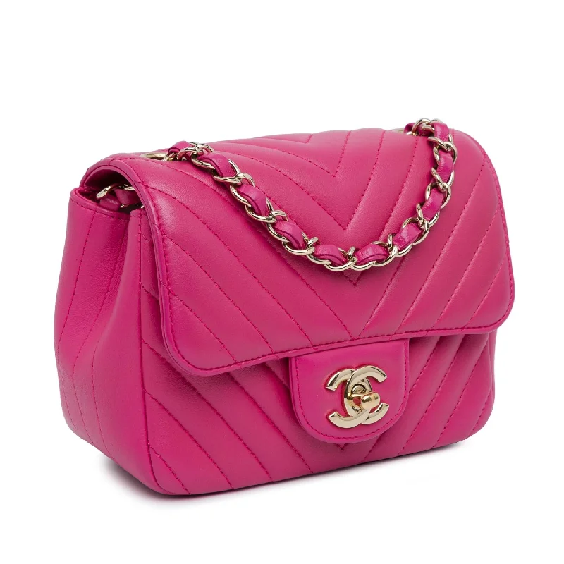 Chanel bags for the minimalist fashionChanel Mini Square Classic Lambskin Chevron Flap (Z0yp7W)