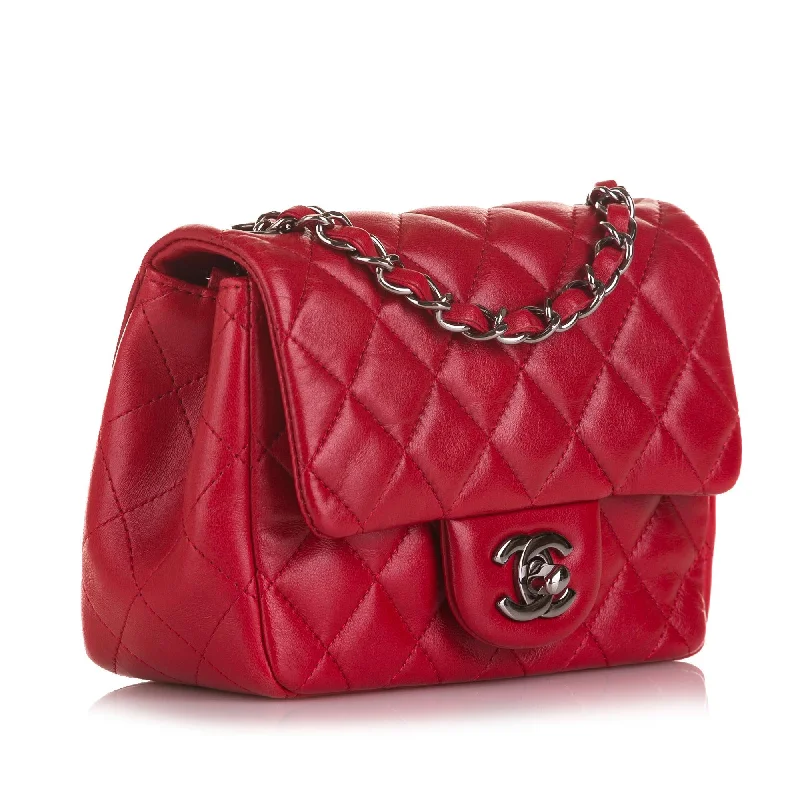 Chanel bags with the perfect balance of luxury and functionalityChanel Mini Square Classic Lambskin Flap (wytJqr)