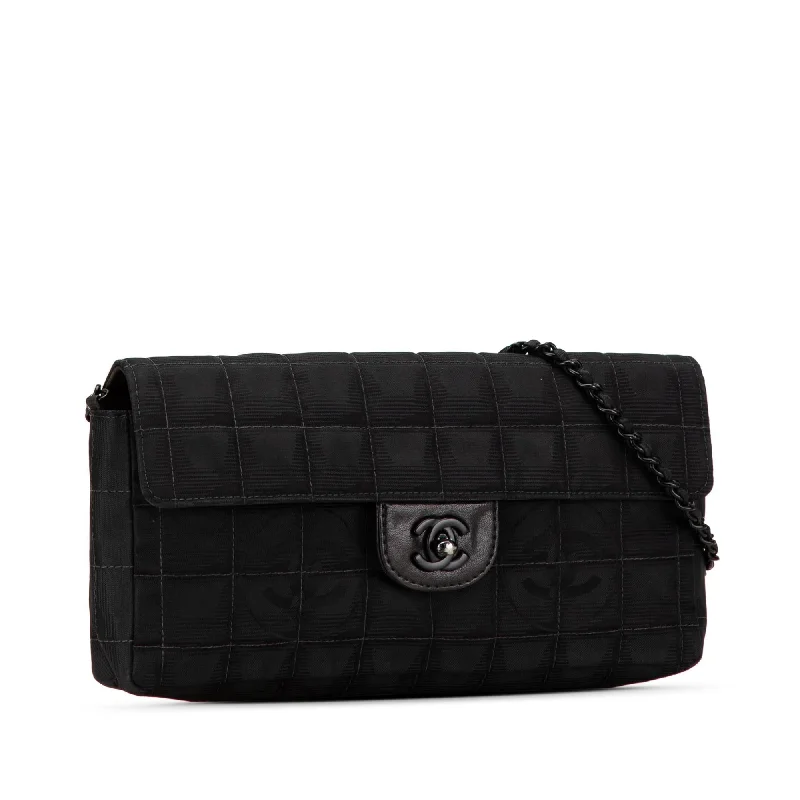 Chanel bags for women with a taste for high fashionChanel New Travel Line East West Flap (WQvcO7)