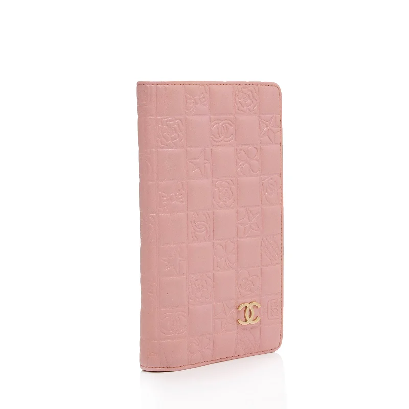 Chanel bags with modern touchesChanel Vintage Embossed Lambskin Lucky Symbols Bi-Fold Wallet