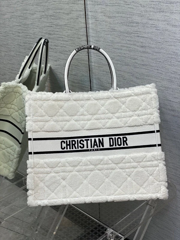 Stylish Christian Dior shoulder bags with a tassel - adorned zipperDior Bag