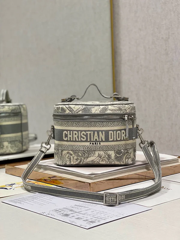 Luxury Christian Dior crossbody bags with a chain - link strapChristian Dior Bag