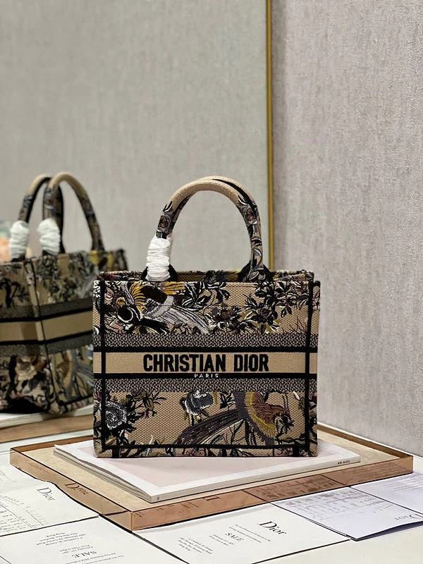 Stylish Christian Dior shoulder bags with a tassel - adorned zipperDior Bag