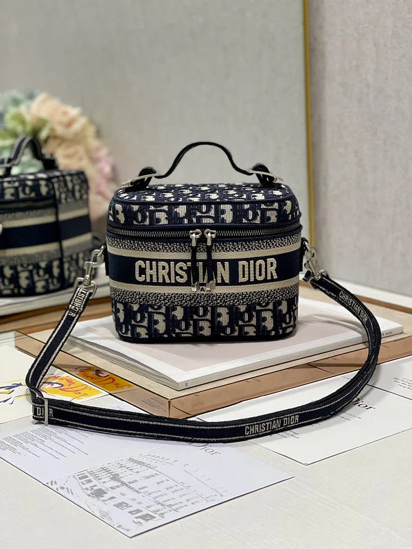 Luxury Christian Dior crossbody bags with a chain - link strapDior Bag